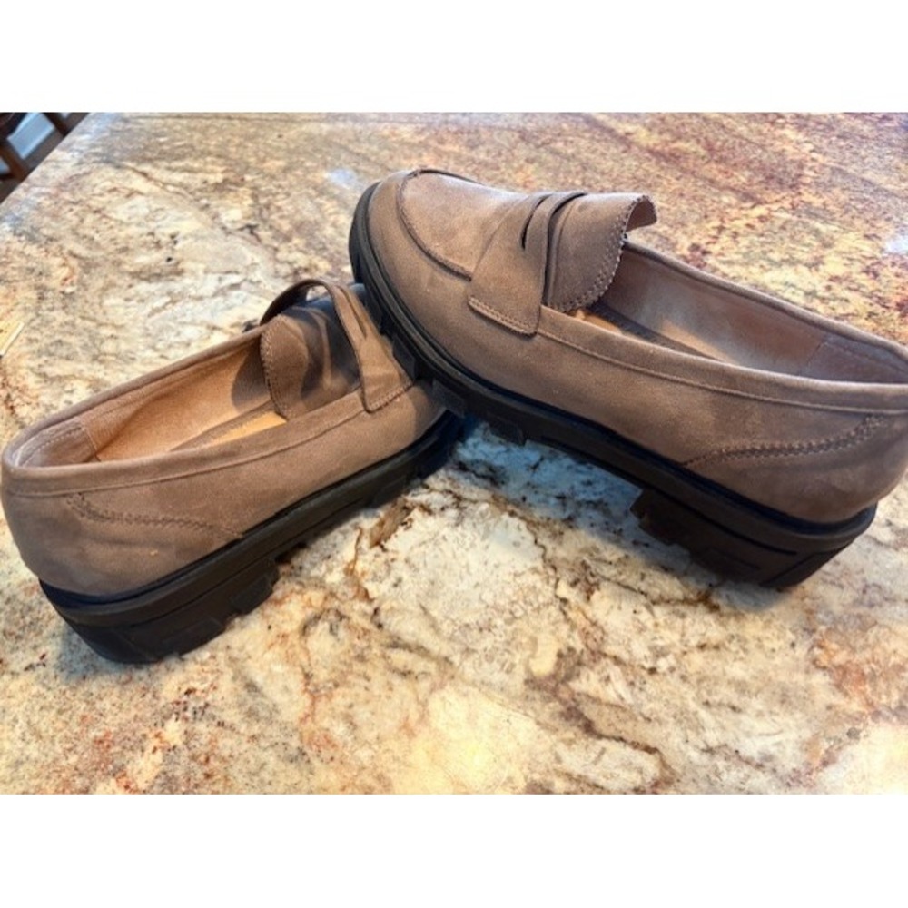 Crown‎ Vintage Taupe Suede Chunky Lug Sole Loafers Women 8.5